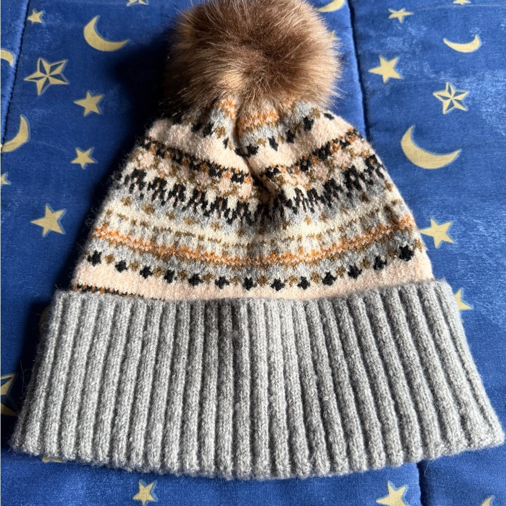 NWOT Pom-Pom Knit Beanie